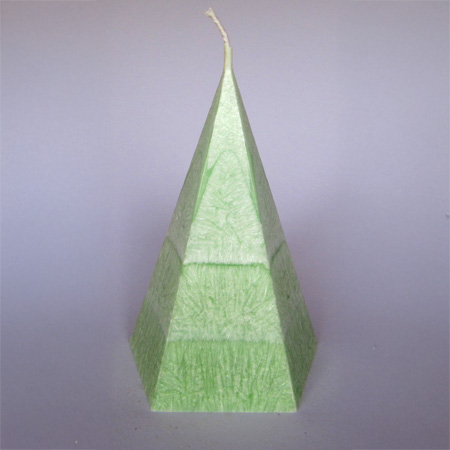 Kristallkerze Pyramide klein hellgrün